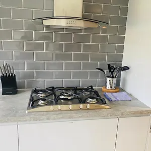 https://modern-family-home-with-off-road-parking.cardiffhotelswales.com