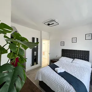 Cosy Family Get-away 4 Bedrooms 7 Beds 2 Bathrooms Holiday home